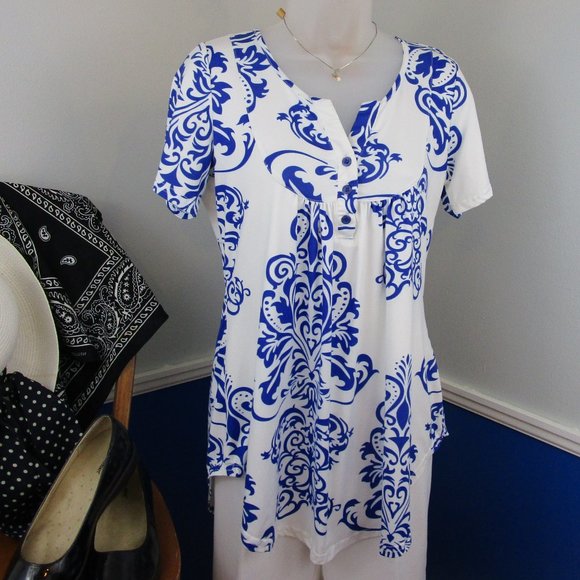 Halife Tops - 👚HP👚 Floral Printed Short Sleeve V Neck T-Shirt